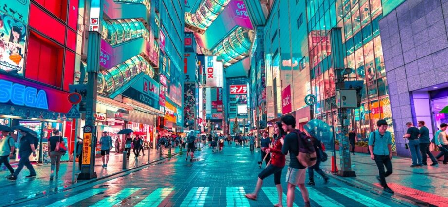 Blick in Einkaufspassage in Tokio