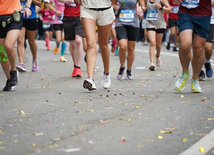 Läufer eines Marathons auf der Straße