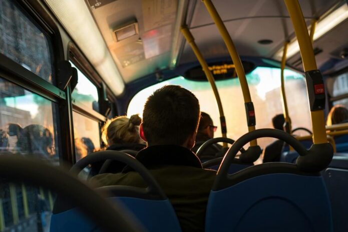 Innenansicht Fahrt im Bus